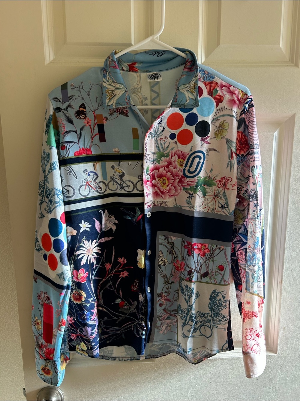 Never worn Unisex ostroy resort shirt bike jersey. Size small